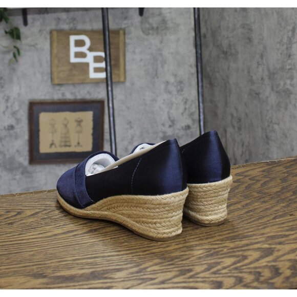 NWT Easy Street Womens Jasper Wedge Sandal JASPR Navy Thai Silk Blue 8WW - Picture 4 of 9